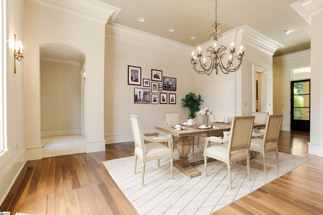 102 Turnberry Drive - Photo 1