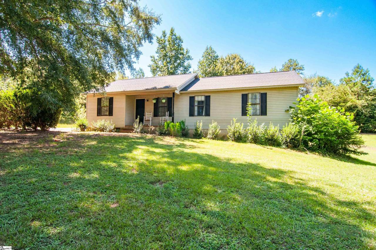 415 Lakeview Drive - Photo 1