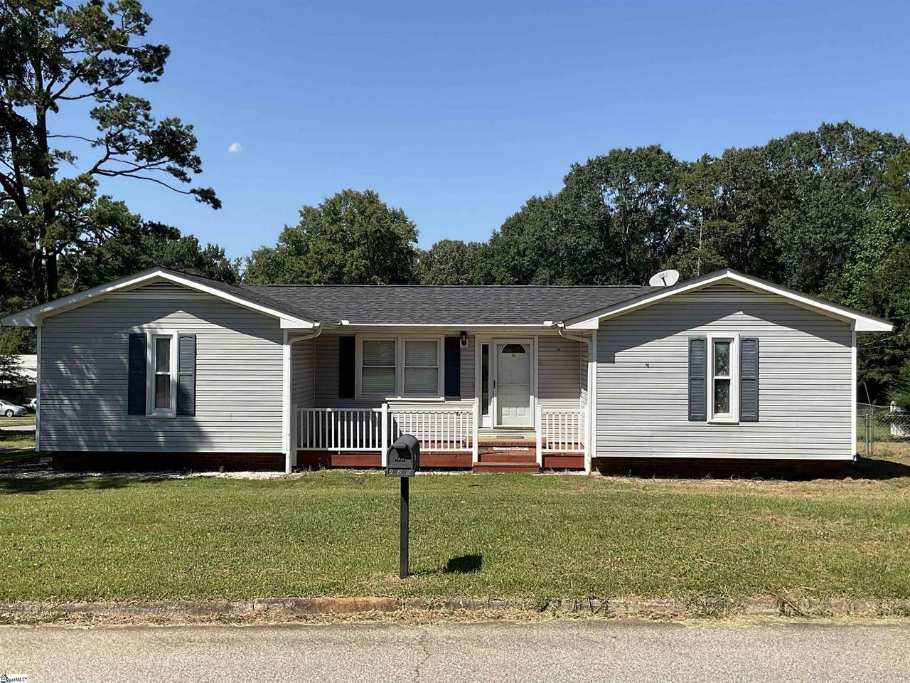 220 Larchwood Drive - Photo 1