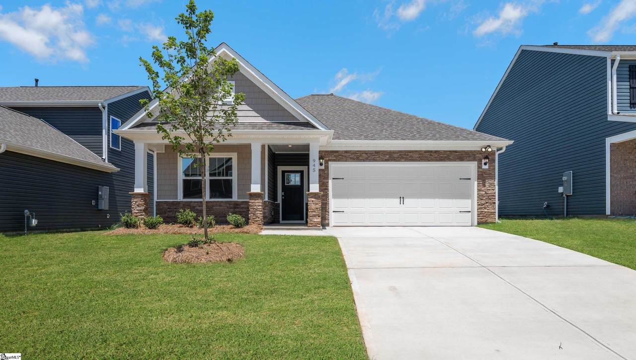 945 Pineland Drive - Photo 1