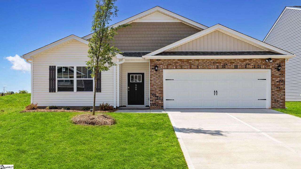 909 Pineland Drive - Photo 1