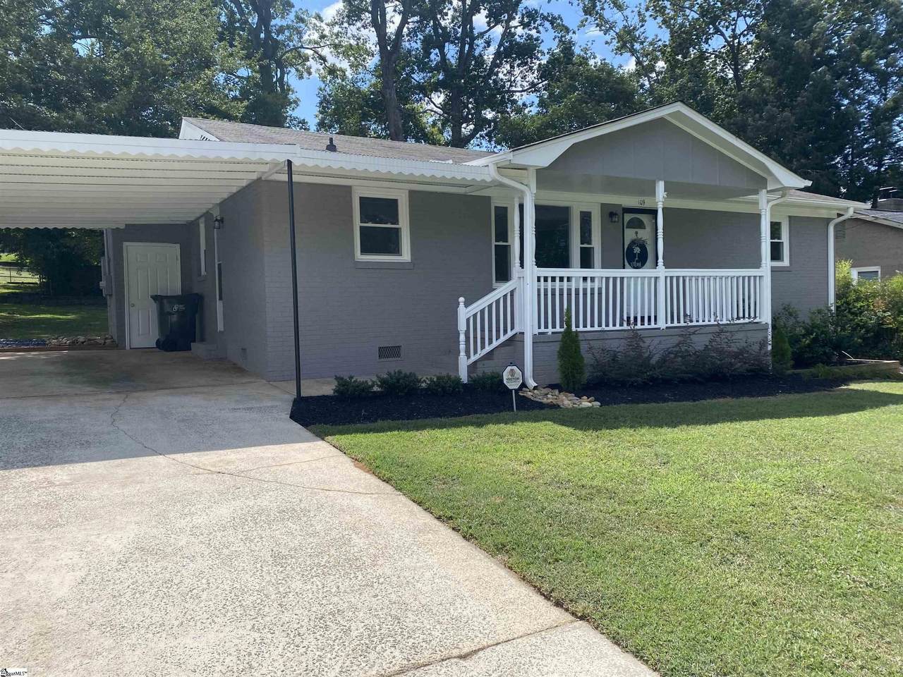 109 Edgewood Drive - Photo 1