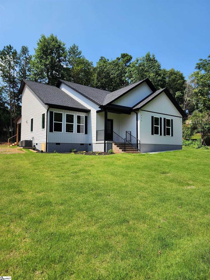 402 Edgewater Drive - Photo 1