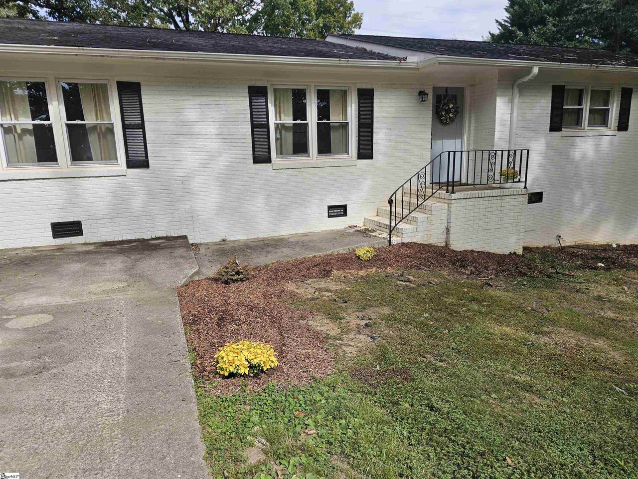 105 Bridges Avenue - Photo 1