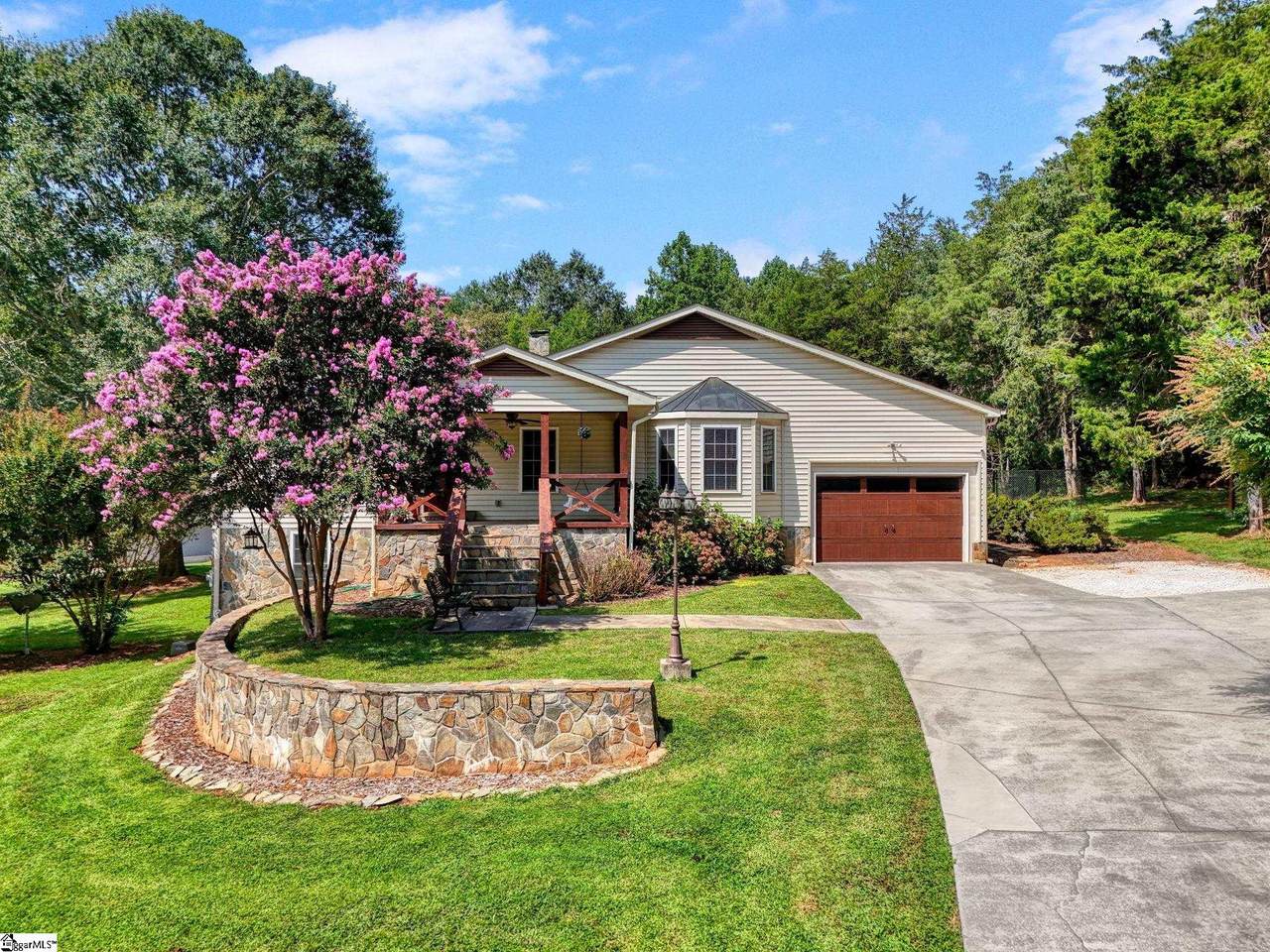 547 Crest Drive - Photo 1