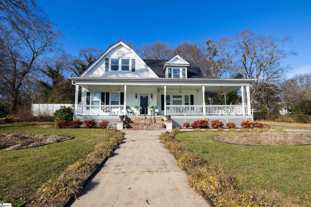 711 Ne Main Street - Photo 1