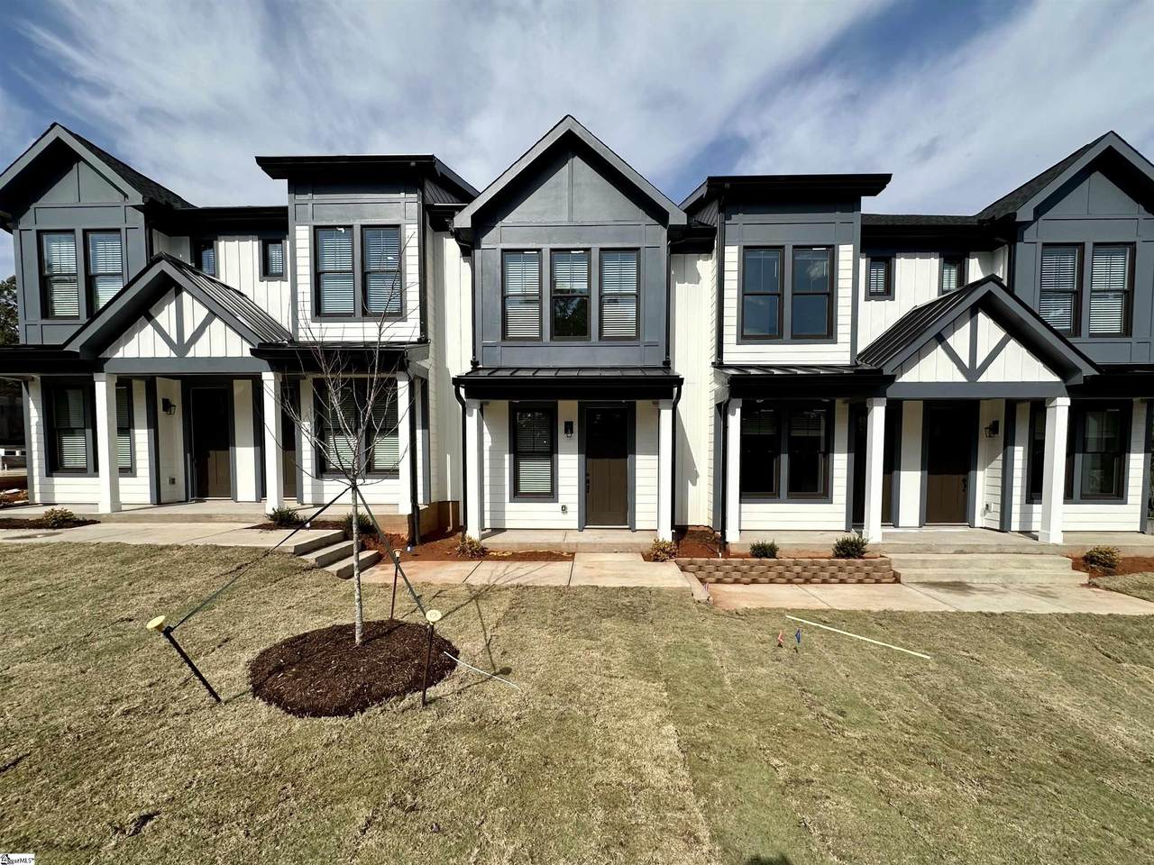 9 Hawthorne Lane - Photo 1