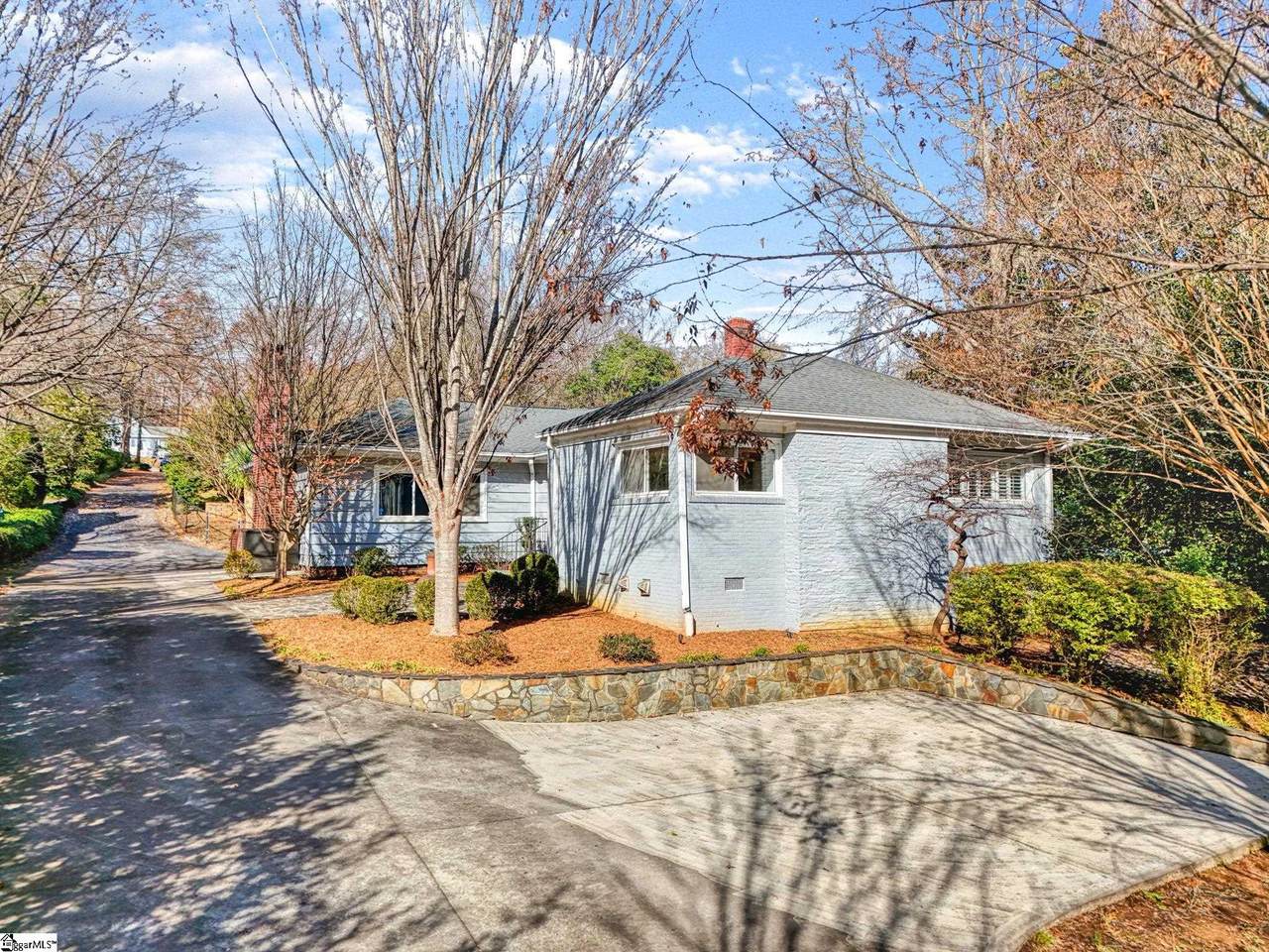 921 Brentwood Drive - Photo 1