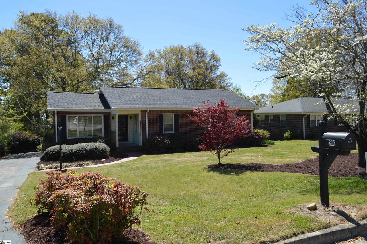 206 Hillside Drive - Photo 1