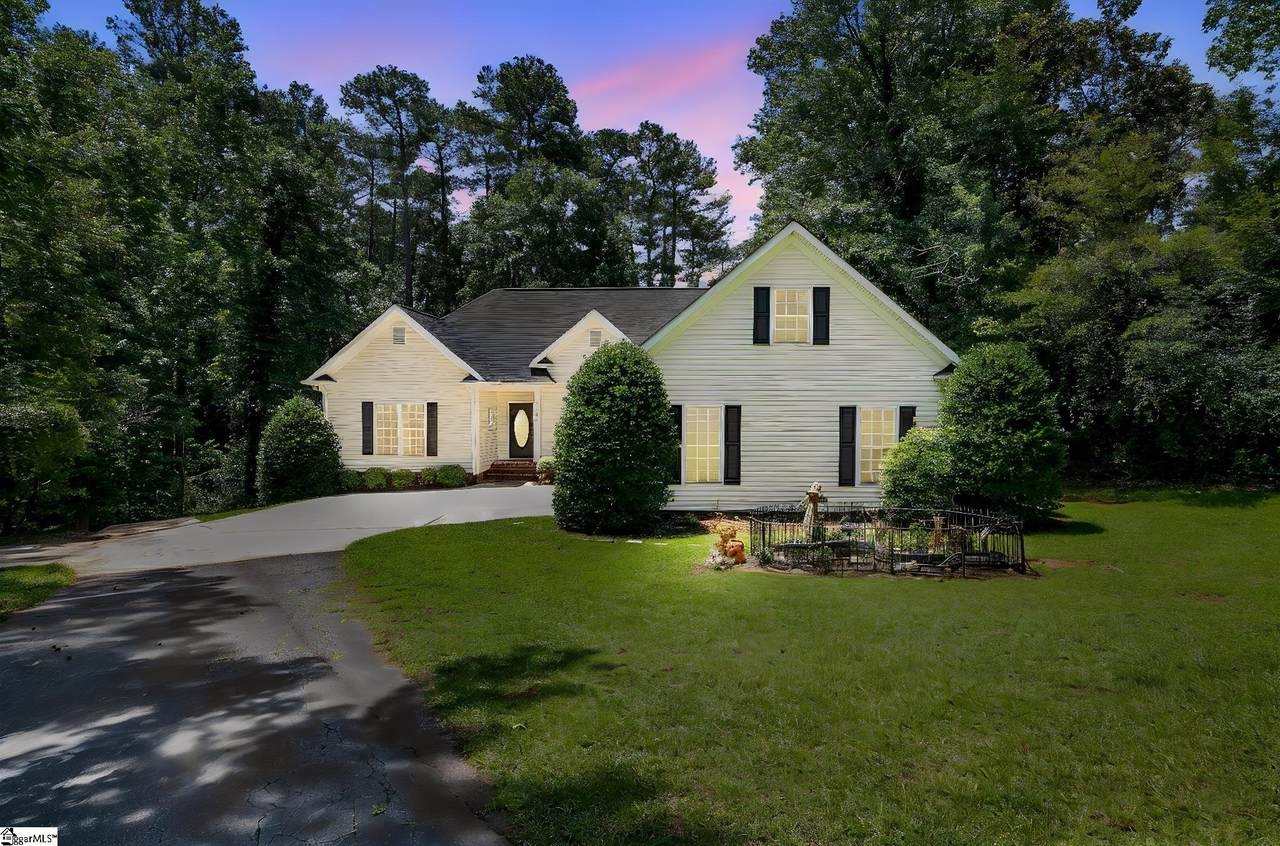1017 Cove Circle - Photo 1