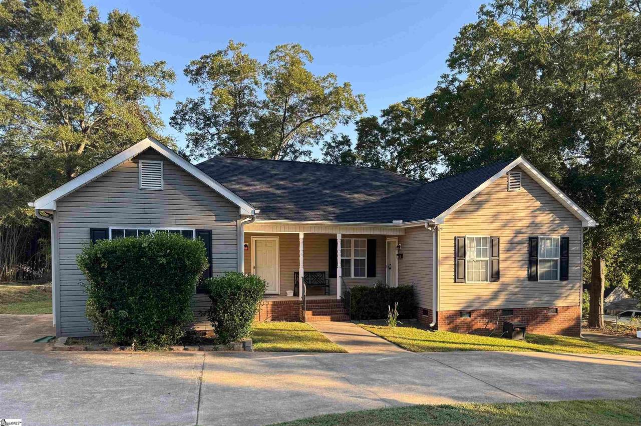 211 Wildwood Drive - Photo 1