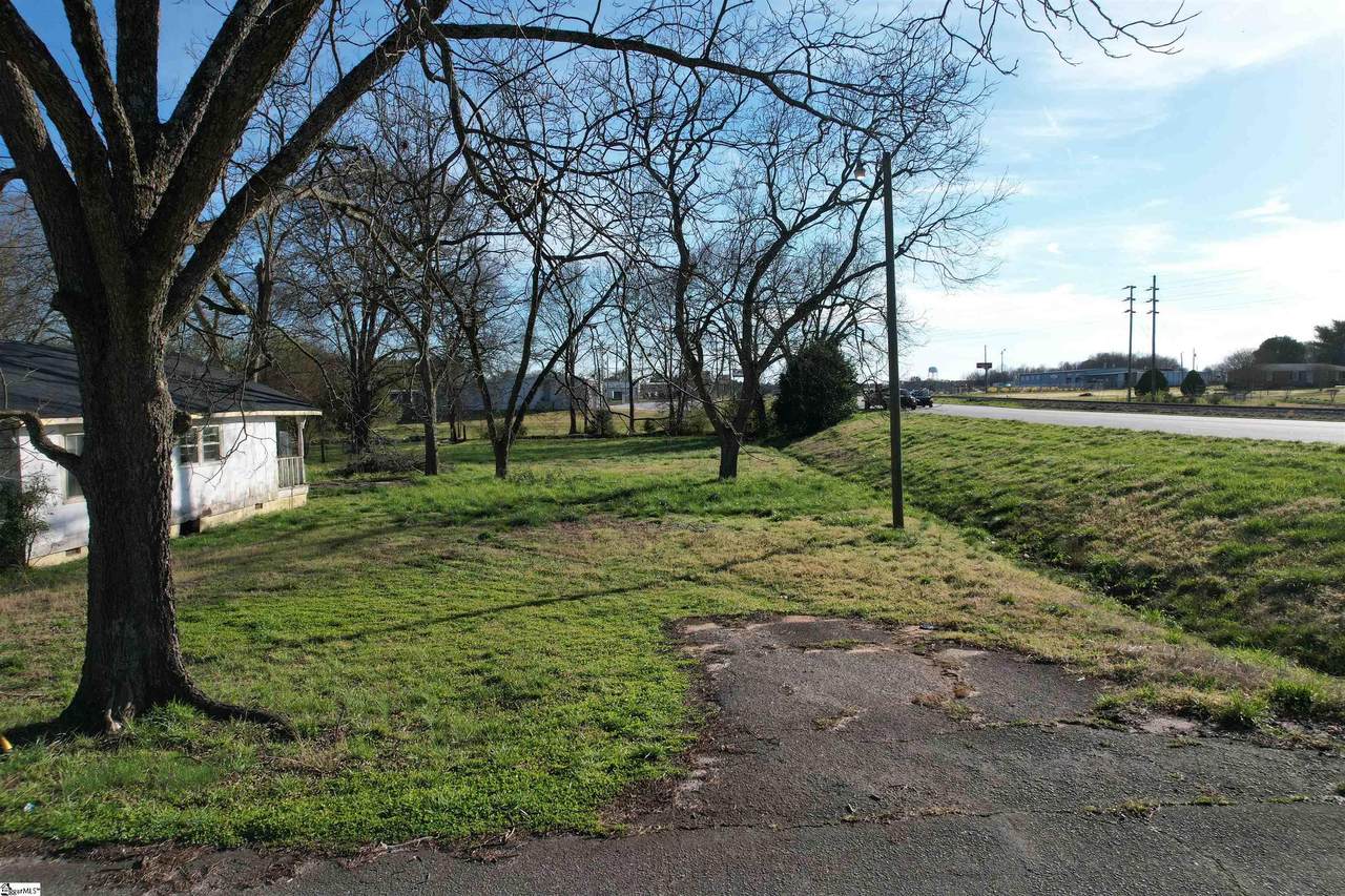 303 Simpson Drive - Photo 1