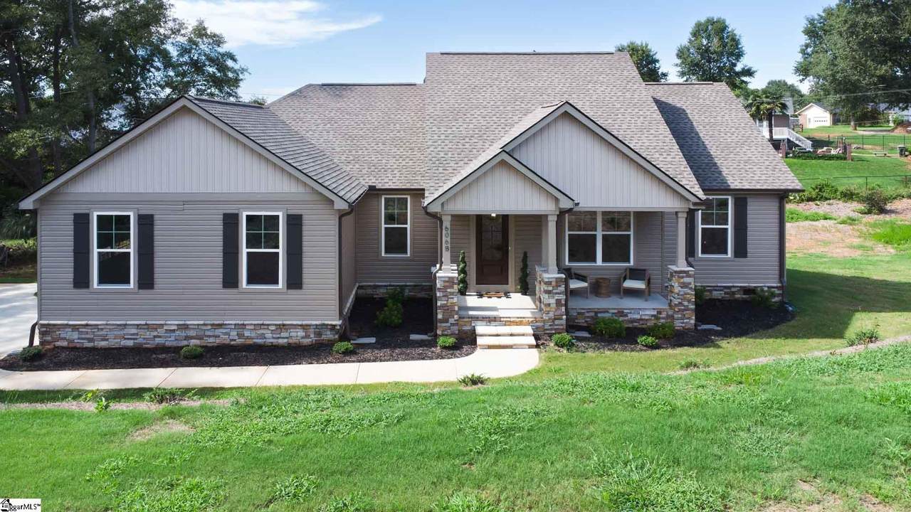 606B Parkwood Drive - Photo 1