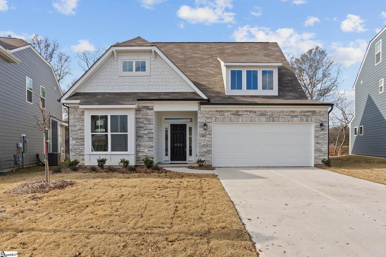 652 Columbus Circle - Photo 1