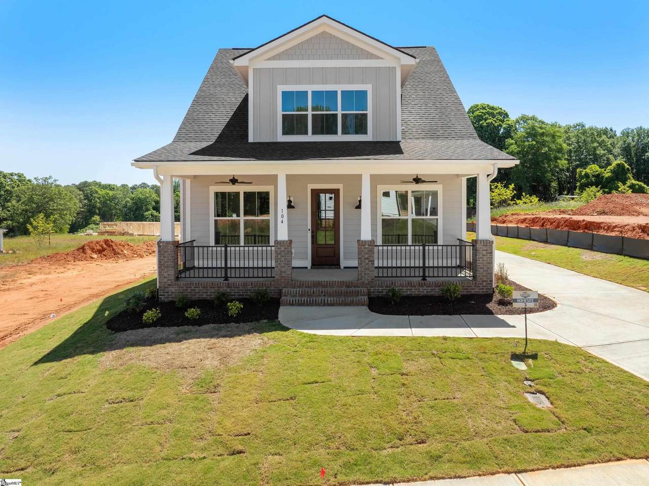 104 Benjamin Boulevard - Photo 1