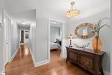 325 Hampton Avenue - Photo 5