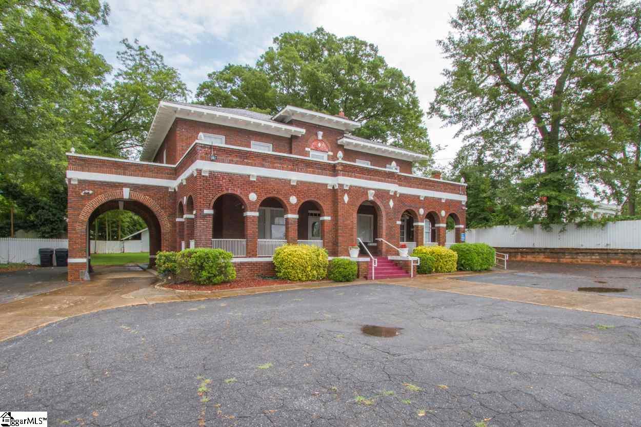 1025 Main Street - Photo 1