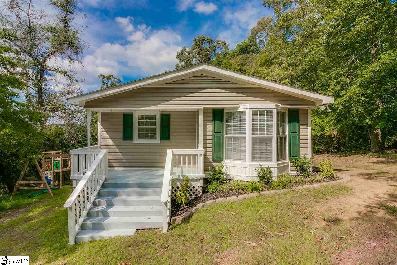 428 Lakeview Drive - Photo 1