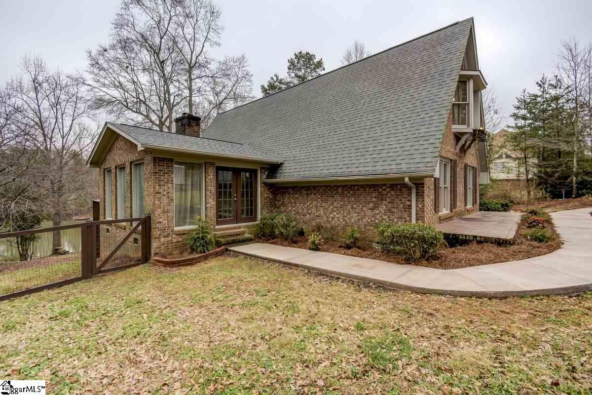 111 Englewood Drive - Photo 1