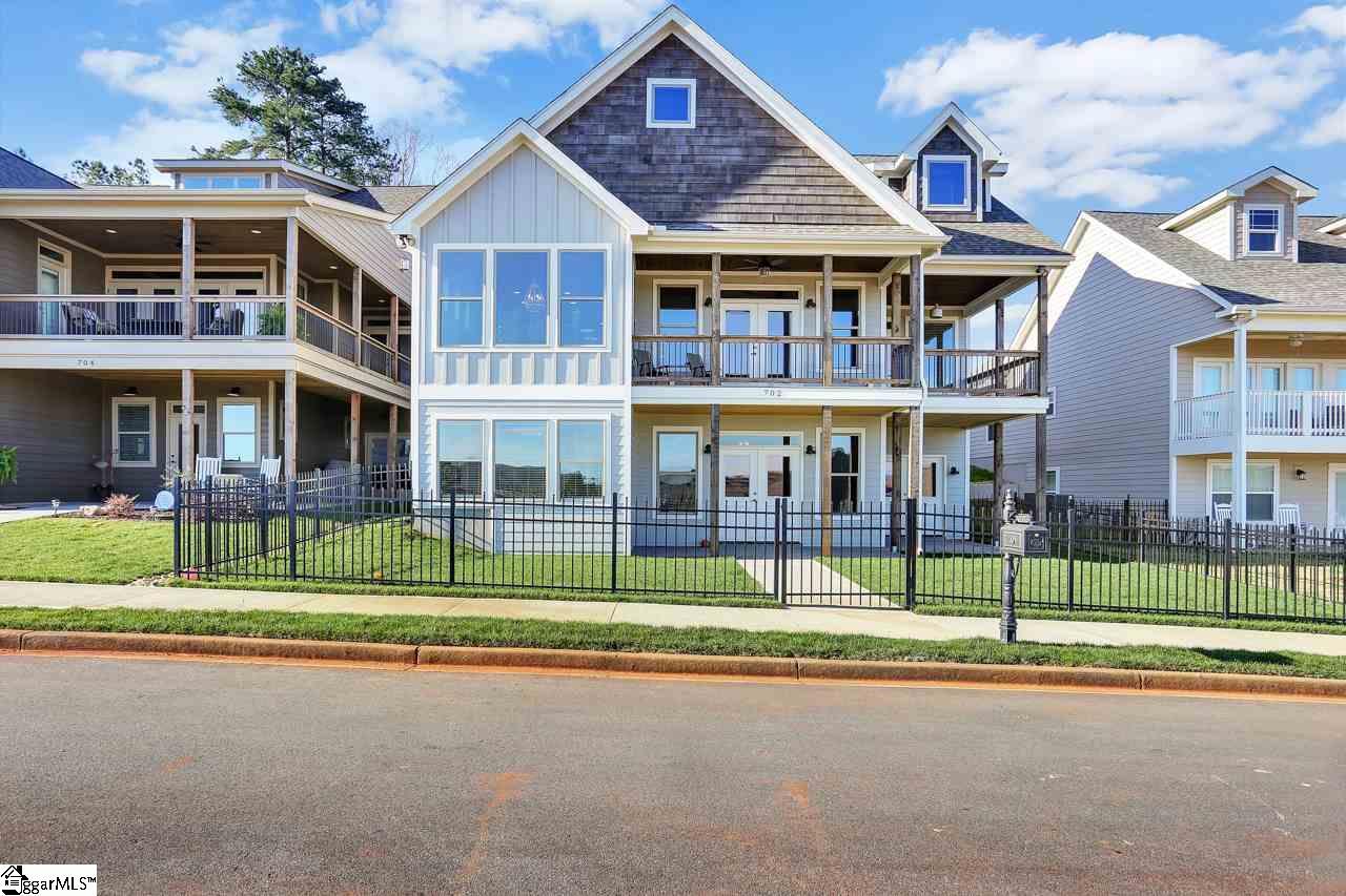 702 Kings Hill Street - Photo 1