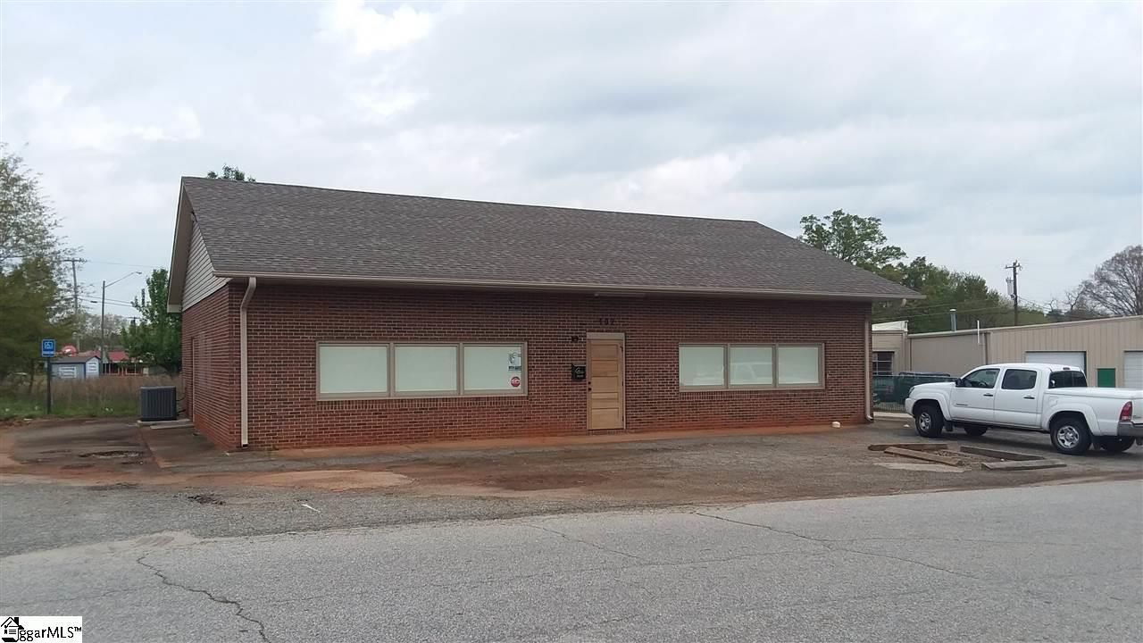 102 Lawrence Street - Photo 1