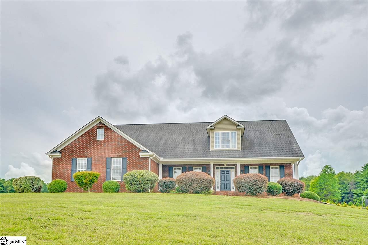 110 Roundstone Drive - Photo 1