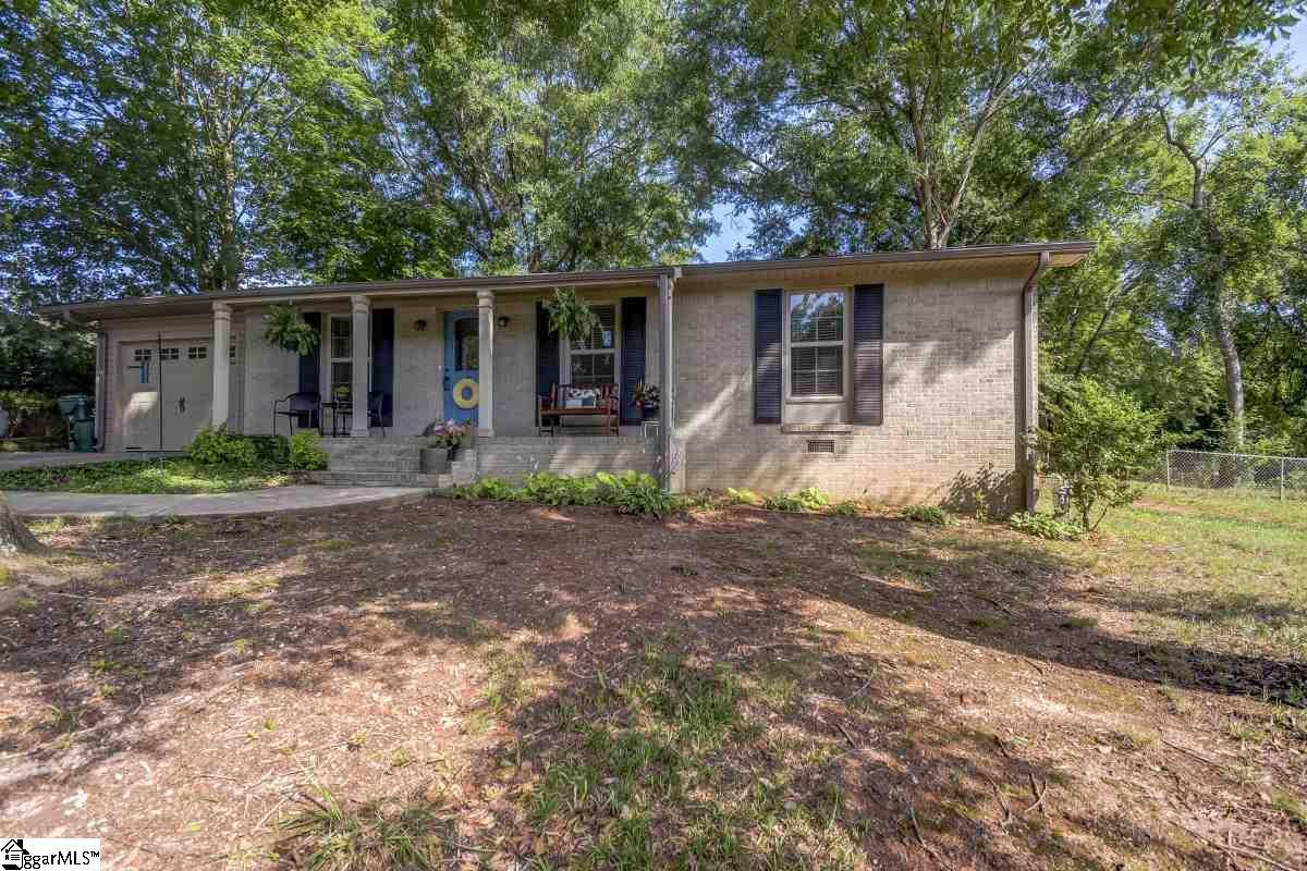 618 Valley Creek Drive - Photo 1