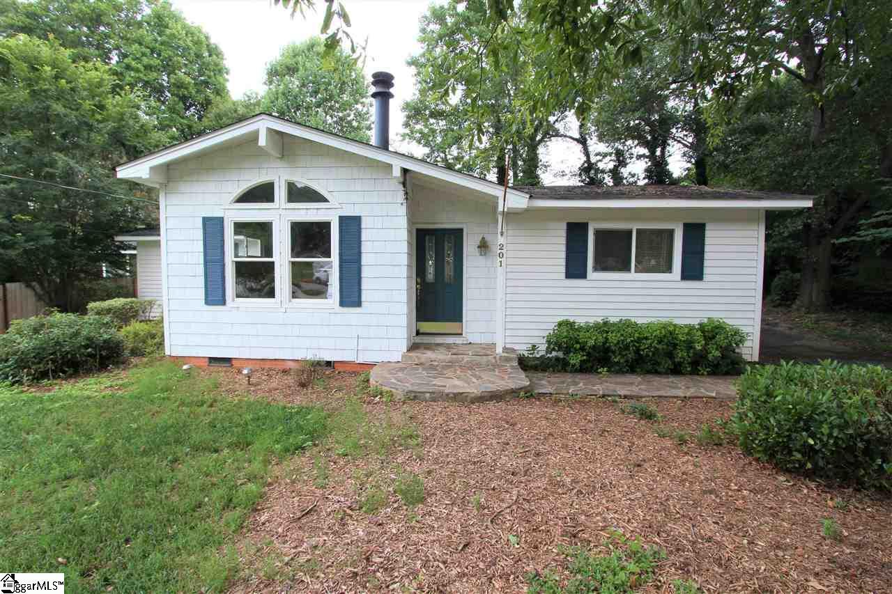 201 Hillcrest Drive - Photo 1