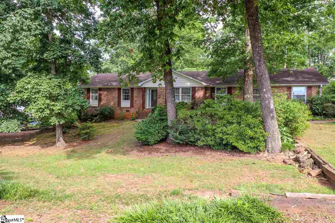 215 Crestwood Drive - Photo 1