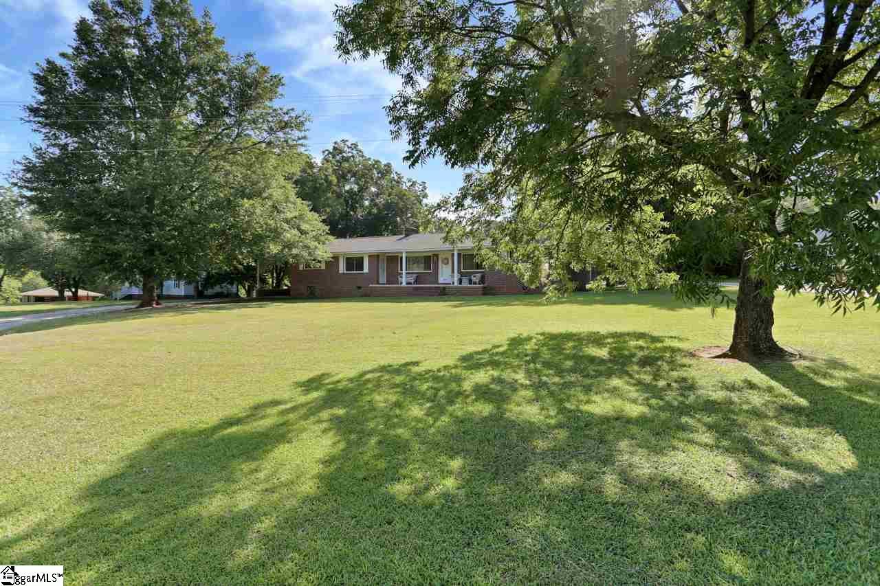 444 Lakeview Drive - Photo 1