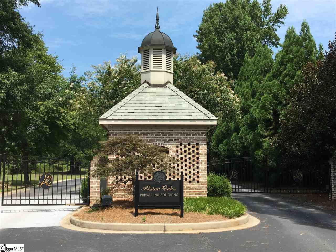 320 Avenue Of Oaks - Photo 1