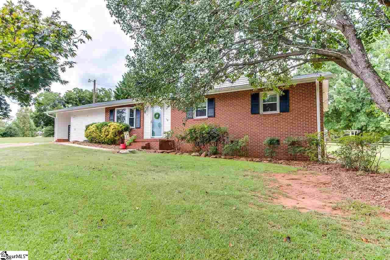 121 Pecan Drive - Photo 1