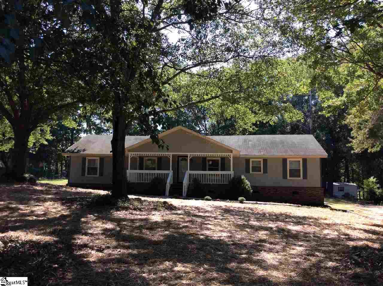 105 Oakwood Drive - Photo 1