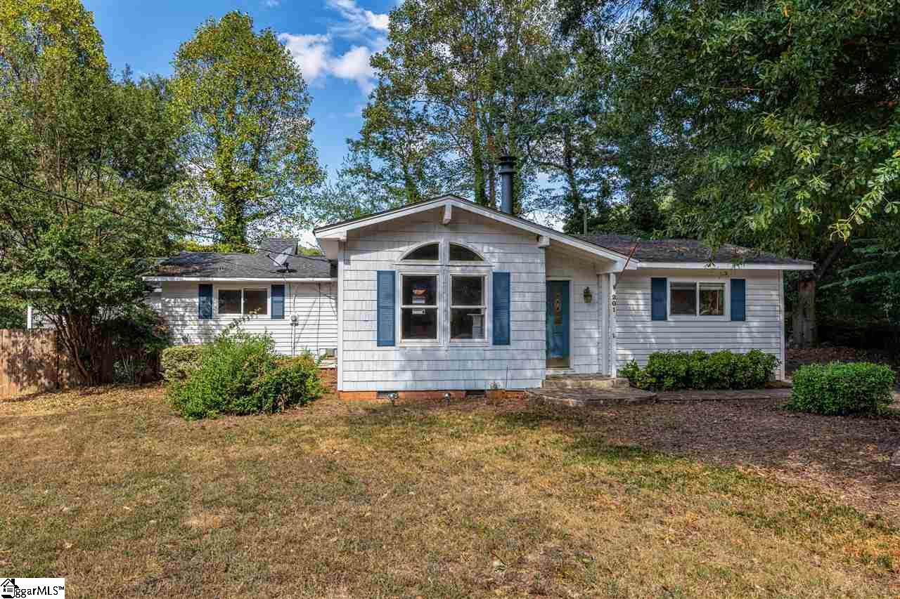 201 W Hillcrest Drive - Photo 1