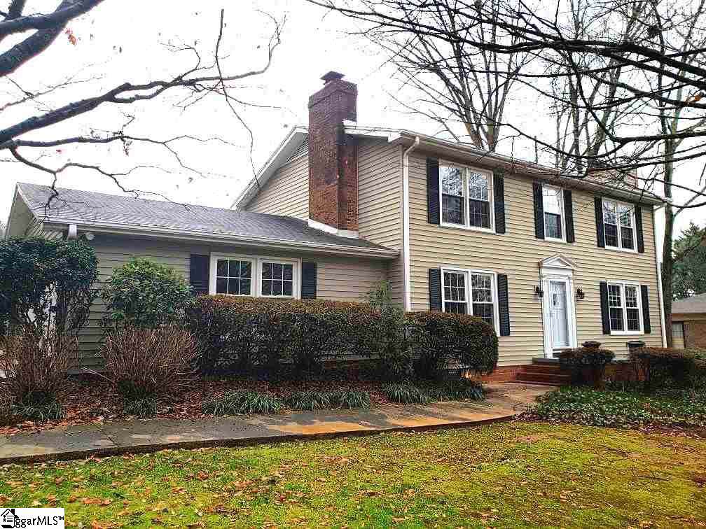 210 Crestwood Drive - Photo 1