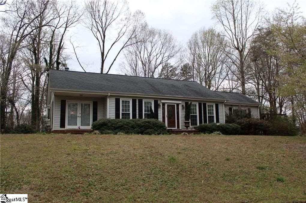 130 Pinetree Lane - Photo 1