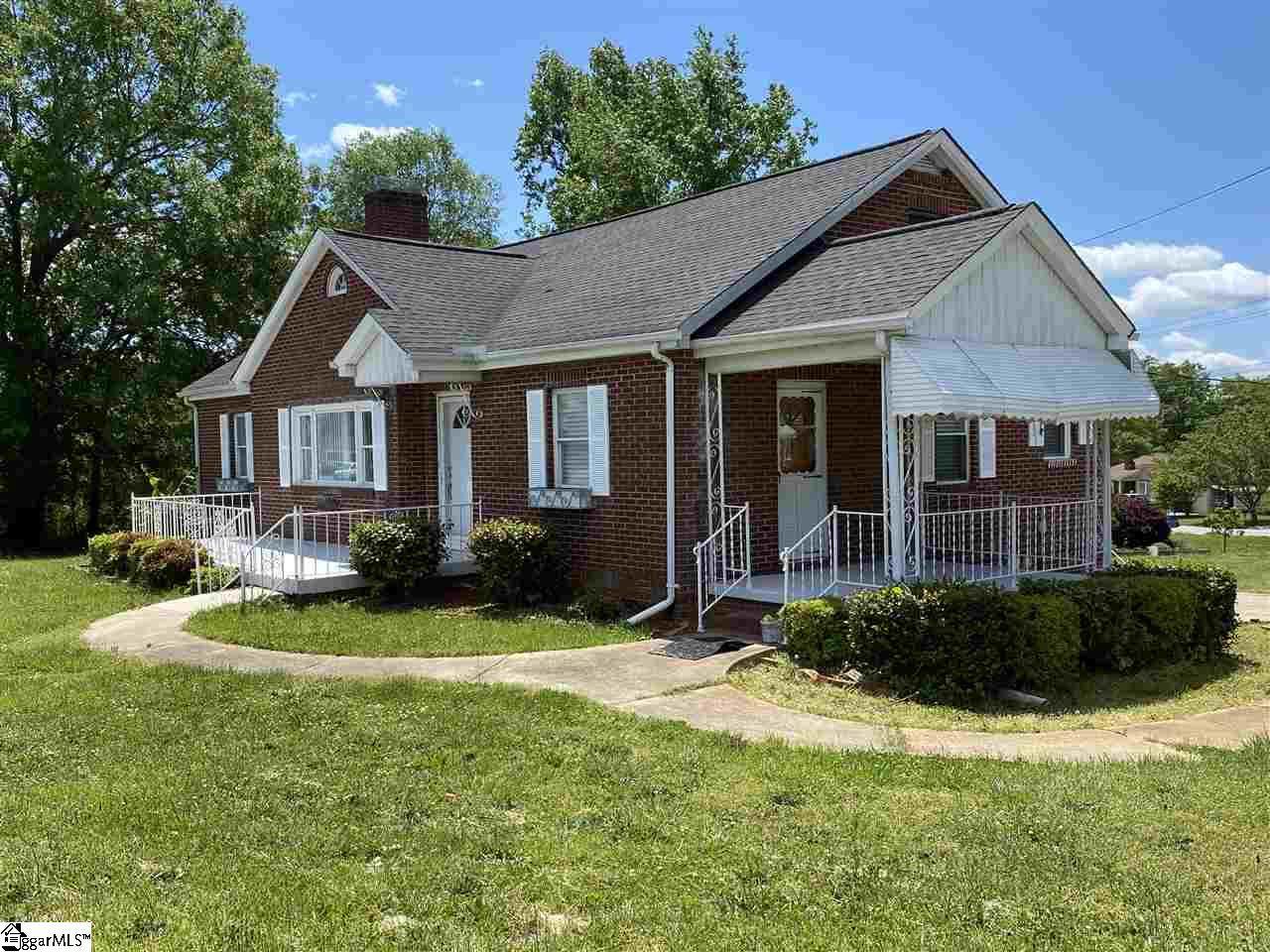 1821 Pleasantburg Drive - Photo 1
