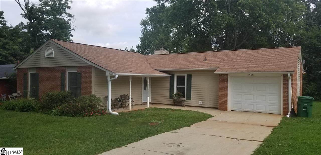 112 Woodstock Lane - Photo 1
