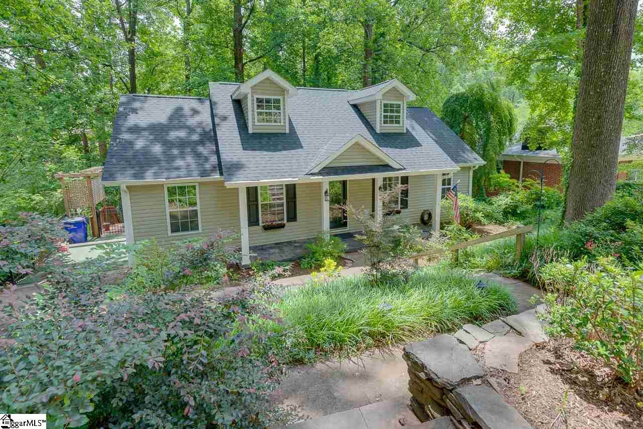 216 Dellwood Drive - Photo 1
