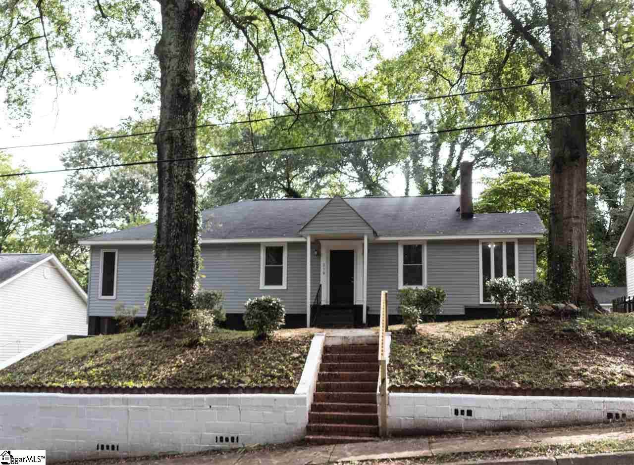 216 Hillcrest Drive - Photo 1