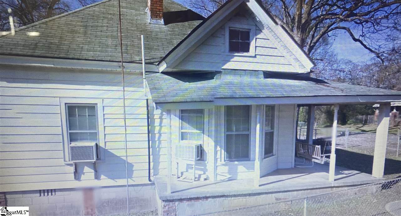 128 Cemetery Street - Photo 1