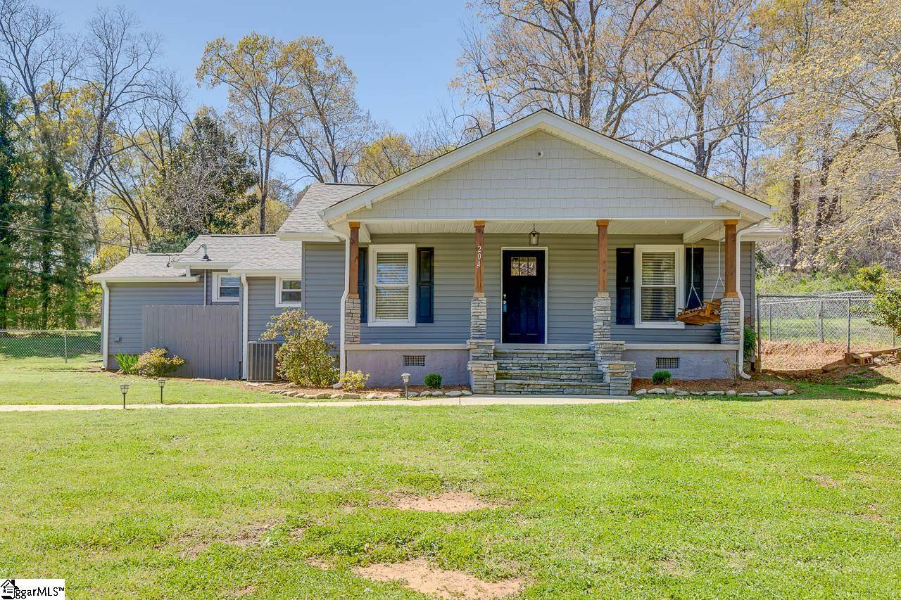 204 Circle Drive - Photo 1