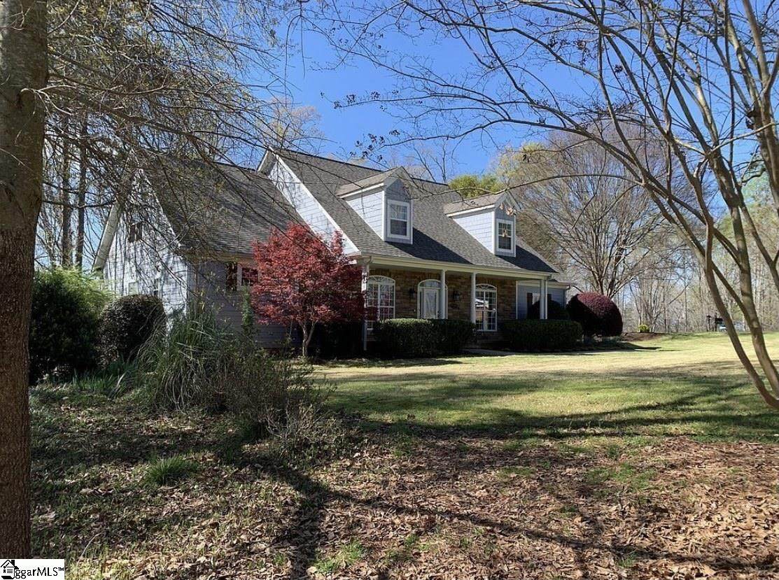 201 Winding Oaks Drive - Photo 1