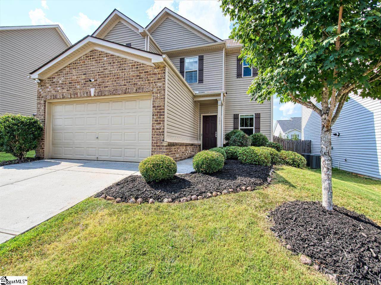 307 Barrett Chase Drive - Photo 1