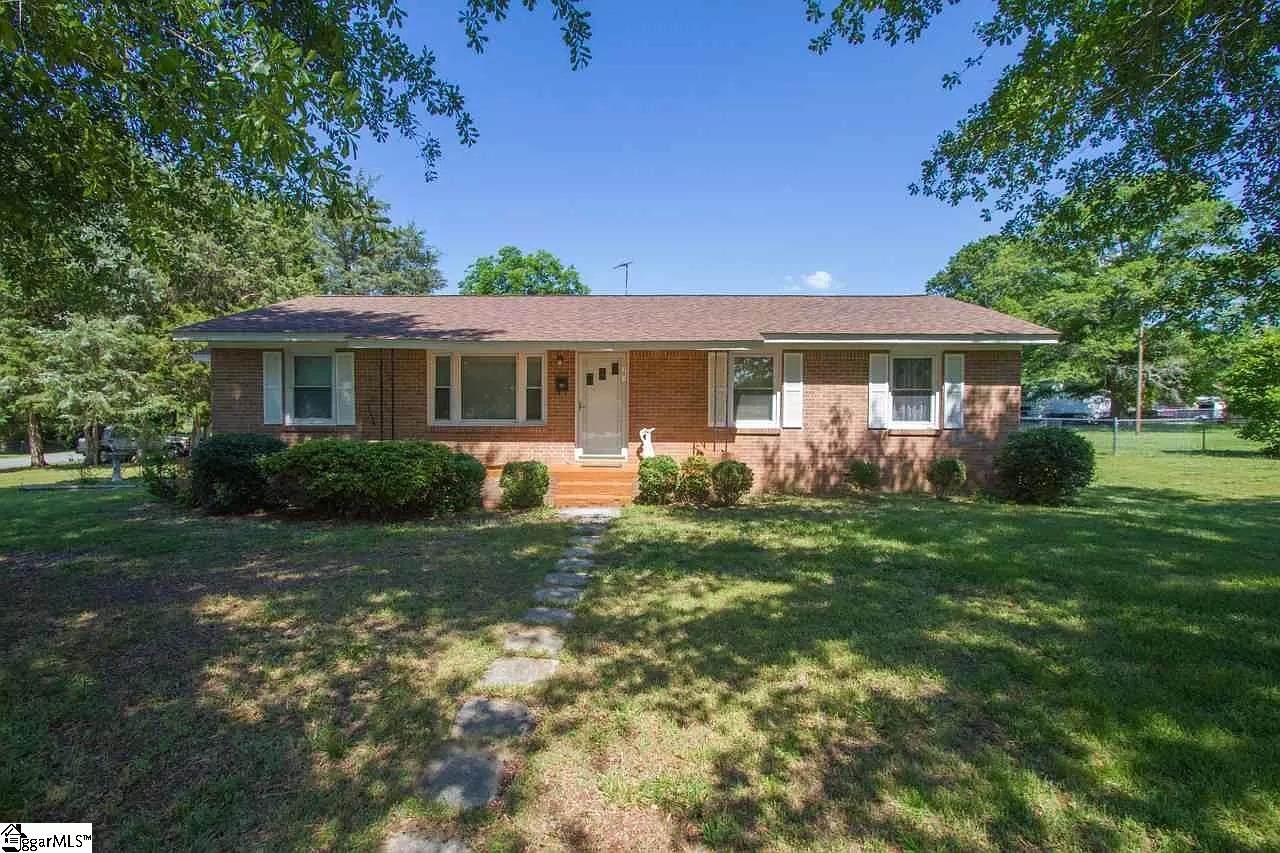 301 Elizabeth Street - Photo 1