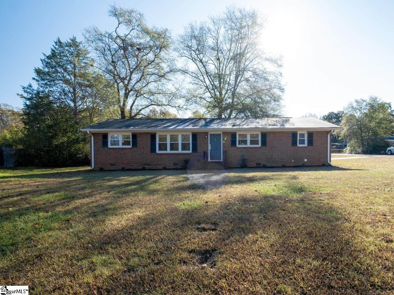 119 Iris Drive - Photo 1