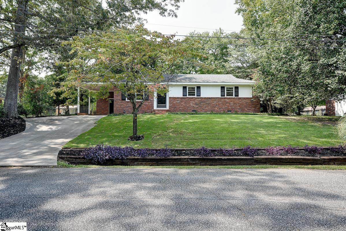315 Pinnacle Drive - Photo 1