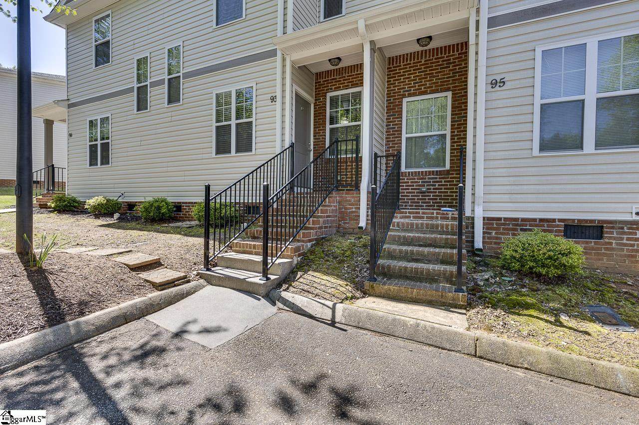 93 Huntress Drive - Photo 1