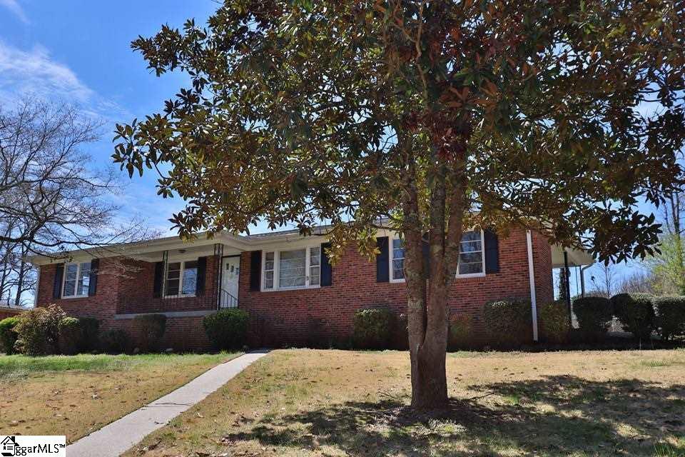 300 Richmond Drive - Photo 1