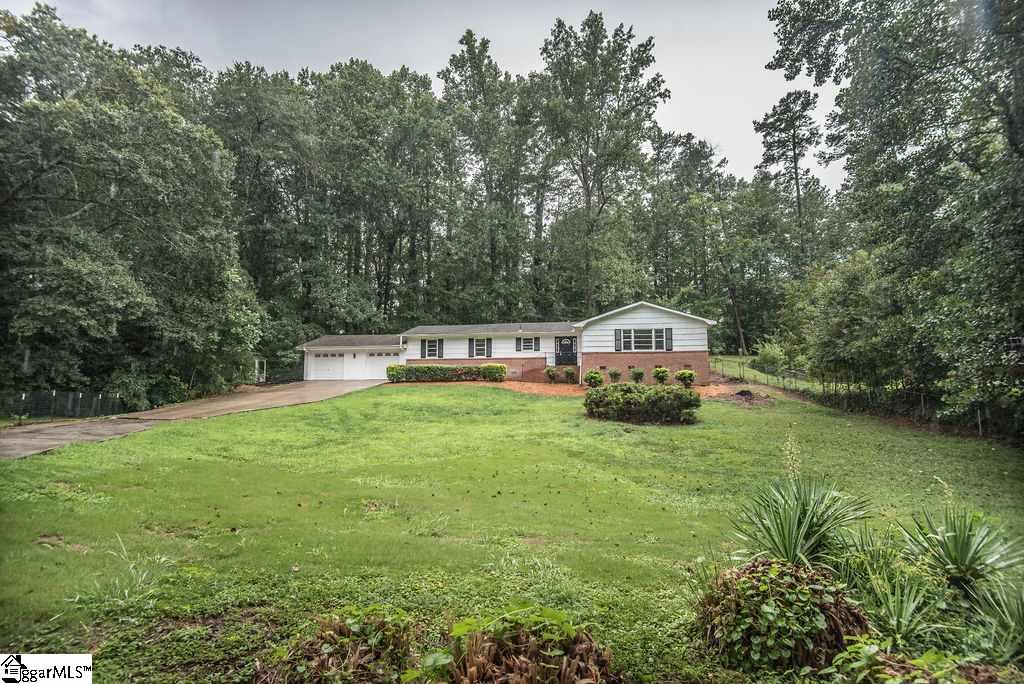 209 Knollview Drive - Photo 1